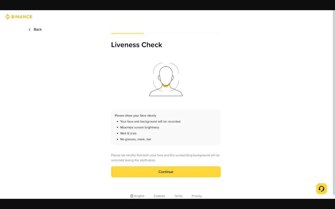Binance ka official Liveness Check demo jahan chehra saaf dikhane, roshni barhane aur glasses, mask ya hat na pehnne ki hidayat hai
